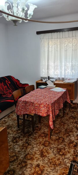 Eminescu, curte comuna, 2 cam.+anexa 1 cam parter, subsol, pod, loc parcare