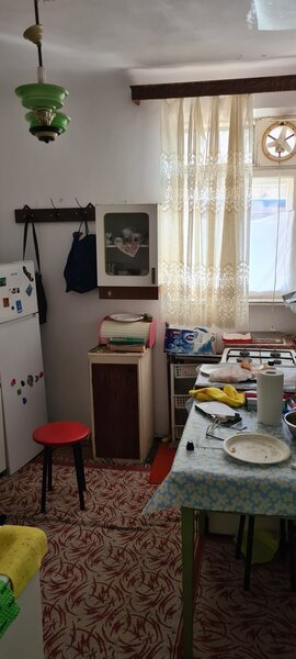 Eminescu, curte comuna, 2 cam.+anexa 1 cam parter, subsol, pod, loc parcare
